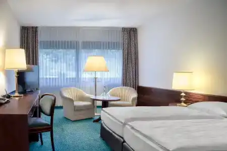 PLAZA Premium - 5