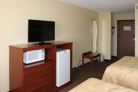 Quality Inn Evansville Eastland Area - 32