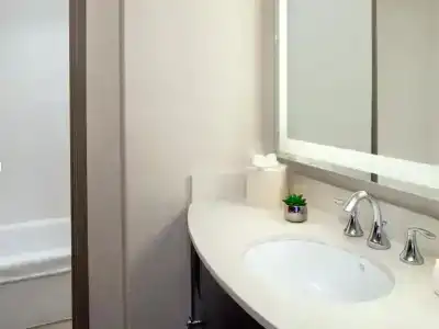 Holiday Inn & Suites Phoenix Airport North by IHG - 40