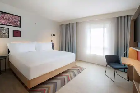Hampton by Hilton - 28