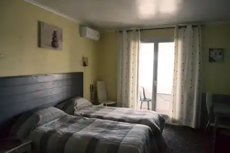 Hôtel Le Dauphin Bleu - 30