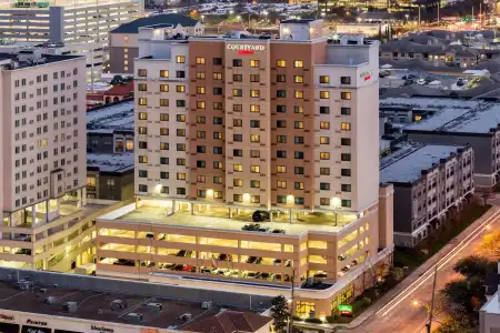 Courtyard Houston by the Galleria - 23