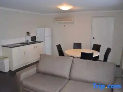Arkana Motor Inn & Terrace Apartments - 57