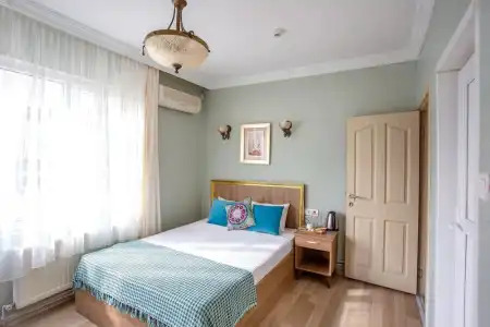 Sofia Corner - 72