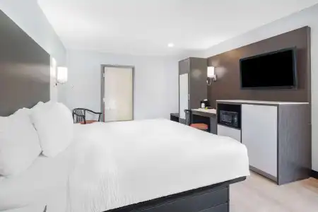 Days Inn & Suites by Wyndham Niagara Falls/Buffalo - 3