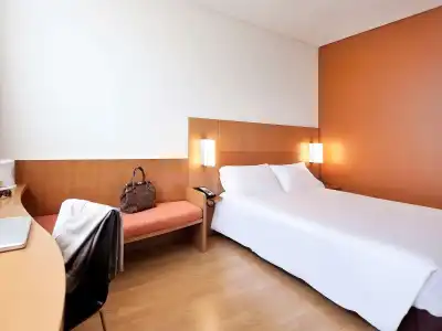 Ibis Abu Dhabi Gate - 3