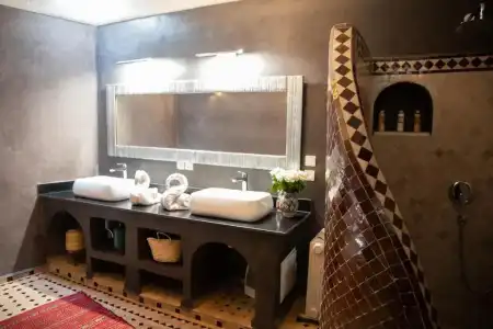 Riad Mur Akush - 36