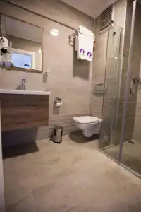 Menendi Otel - 7