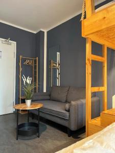 Blue Doors Hostel Ktv - 31