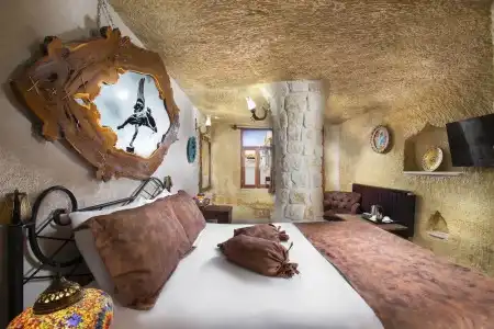 Romantic Cave - 85