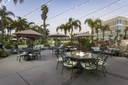 DoubleTree by Hilton San Diego Bayside - 43