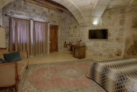 Hera Cave Suites - 13