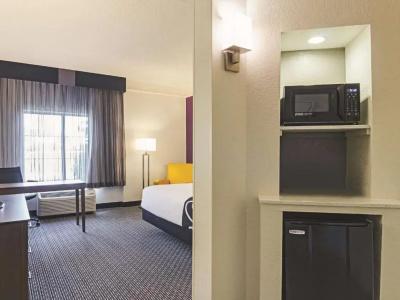 La Quinta Inn & Suites by Wyndham Denver Airport DIA - 41