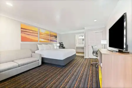 Days Inn by Wyndham San Diego Circle - 3