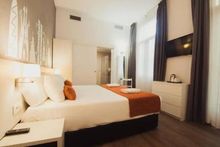 Hostal Live Barcelona - 23