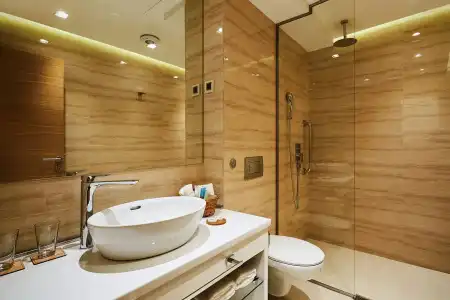 One Luxury Suites - 8