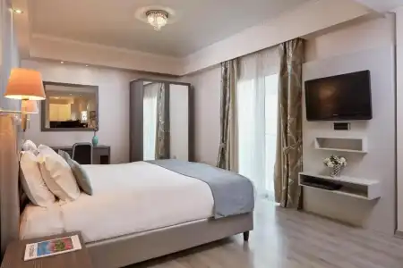 AVA & Suites - 41