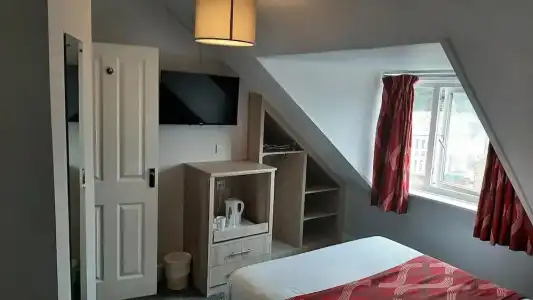 Sportsview Guest House - 34