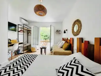 Hôtel Les Volets Rouges - Cassis - 79