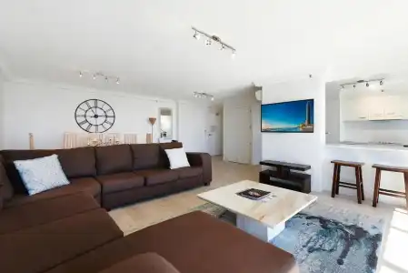 Surfers Century Oceanside Apartments - 99