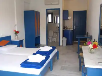 Leonidas Studios & Apartments - 28