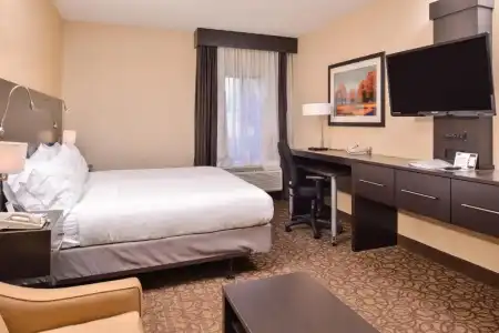Holiday Inn Express & Suites Topeka West I-70 Wanamaker by IHG - 56