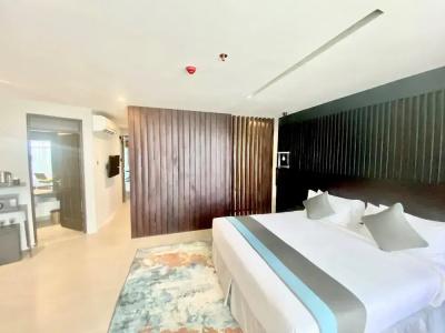 Giraffe Ocean View - 31