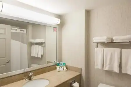 Holiday Inn Express & Suites Brampton by IHG - 57