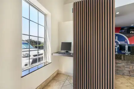 Best Western Plus Eastgate Inn & Suites - 7