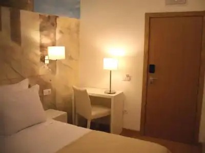 Lisbon Style Guesthouse - 45