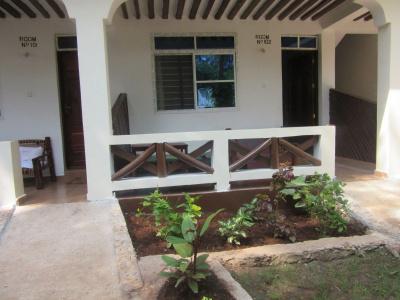 Baraka Beach Bungalows - 4