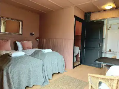 Riverfront Lodge - 2