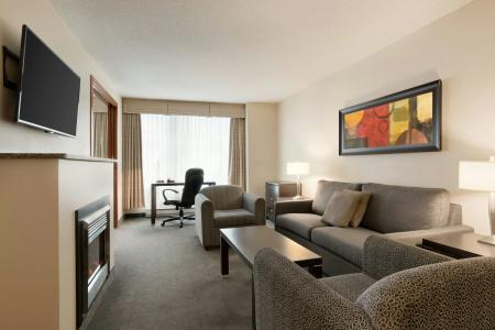 Embassy Suites Montréal by Hilton - 5