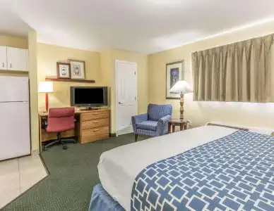 Suburban Studios Fort Myers Cape Coral - 39