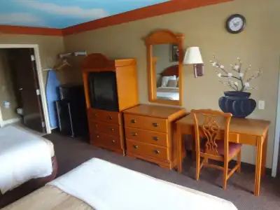 Nola Inn & Suites - 4