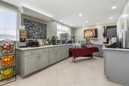 Best Western Plus LA Mid Town - 13