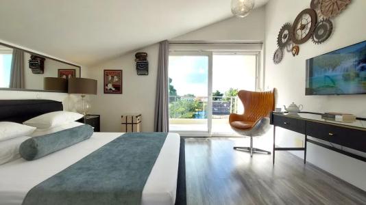 Refresh Boutique Apartments - 168