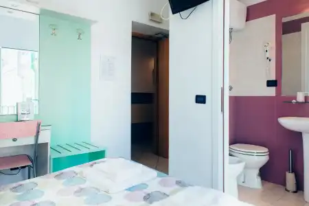 The Beehive Hostel - 7
