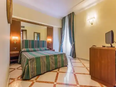 Raeli Noto - 38