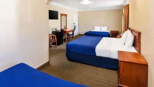 Hollywood Inn Express North - 22
