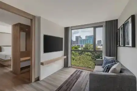 Courtyard by Marriott North - 73