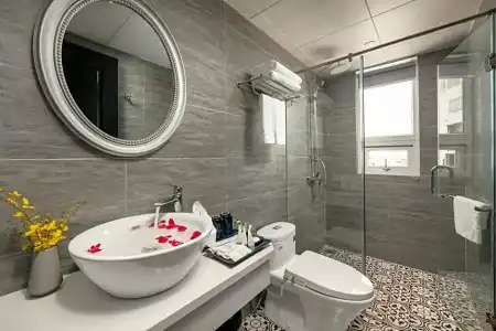 Shining Central and Spa - 37
