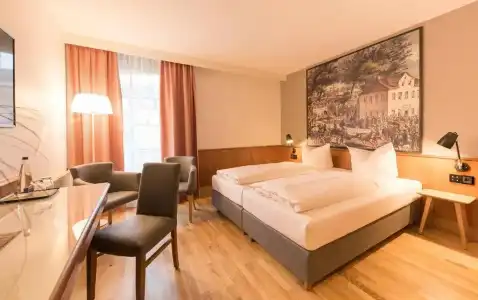 Bayerischer Hof - 78