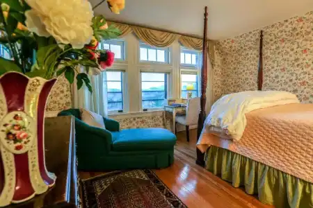 Wilburton Inn - 127