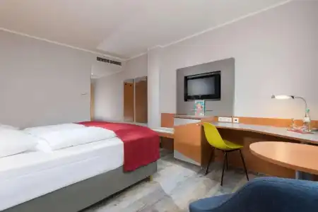 Ramada by Wyndham Hannover - 23