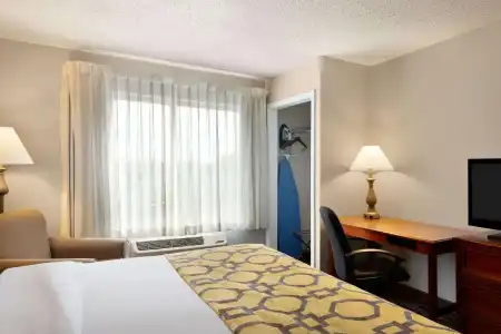 La Quinta Inn Springfield East - 24