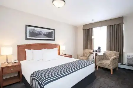 Sandmans & Suites Calgary West - 43