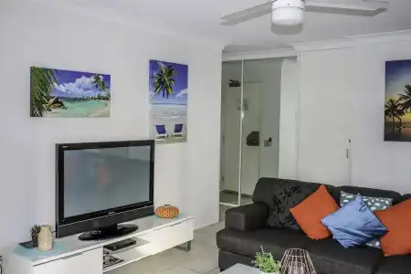 Surfers Beach Holiday Apartments - 29