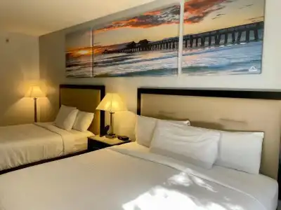 Days Inn & Suites by Wyndham Lakeland - 64