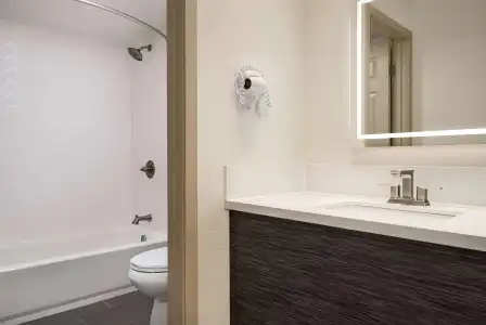 Ramada by Wyndham Anaheim Convention Center - 7